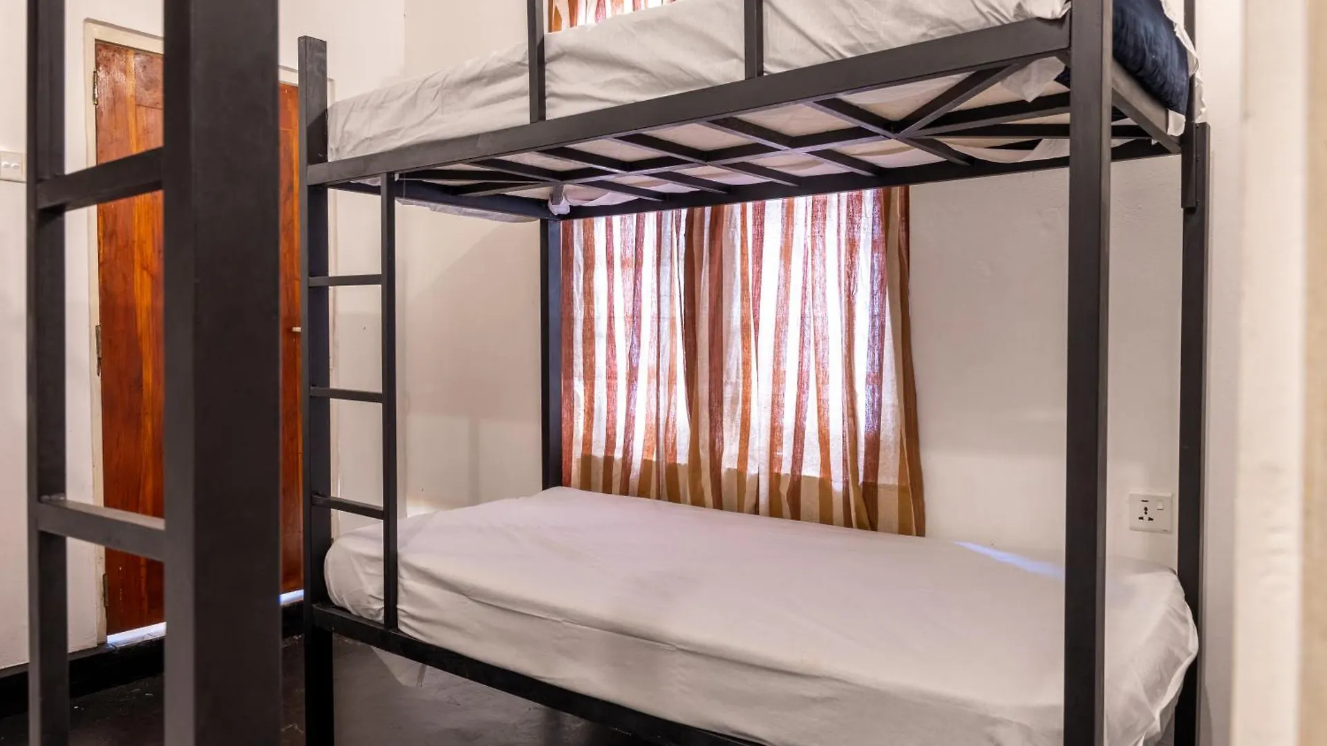Sea Rose Guest House And Hostel Negombo